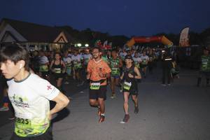 BIB: 825
                            <button type="button" onclick="openModal(3529980)" class="btn btn-primary btn-sm float-right btn-popup" data-toggle="modal" data-target=".modal-high-quality">
                        <i class="fas fa-shopping-cart"></i> Add to Cart
                    </button>
                                            <button type="button" onclick="isThisMe(3529980, true)" class="btn btn-success btn-sm float-right btn-popup btn-isme hidden" data-toggle="tooltip" data-placement="bottom" title="นี่คือรูปของคุณใช่ไหม คลิกที่นี่เพื่อเอาเข้าอัลบั้ม">
                        <i class="fas fa-plus"></i> Add to album
                    </button>
                    <button type="button" onclick="isThisMe(3529980, false)" class="btn btn-warning btn-sm float-right btn-popup btn-isnotme hidden">
                        <i class="fas fa-ban"></i> Remove from album
                    </button>